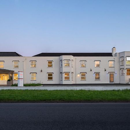 Ramada By Wyndham Cheltenham Golden Valley 외부 사진