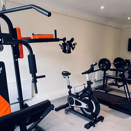 Ramada By Wyndham Cheltenham Golden Valley 외부 사진