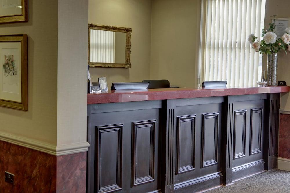Ramada By Wyndham Cheltenham Golden Valley 외부 사진