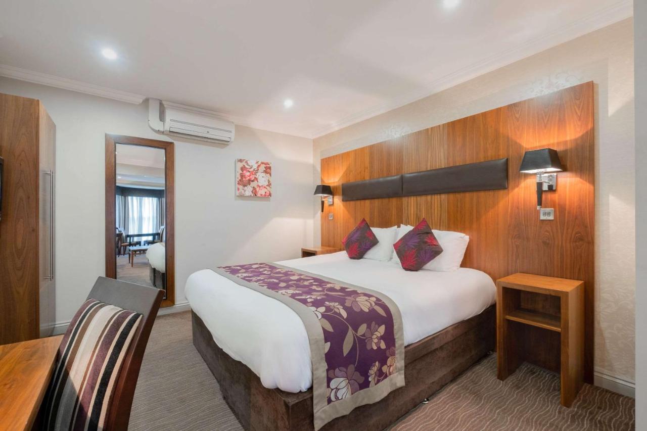 Ramada By Wyndham Cheltenham Golden Valley 외부 사진