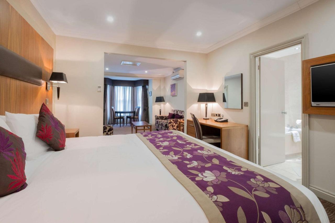 Ramada By Wyndham Cheltenham Golden Valley 외부 사진