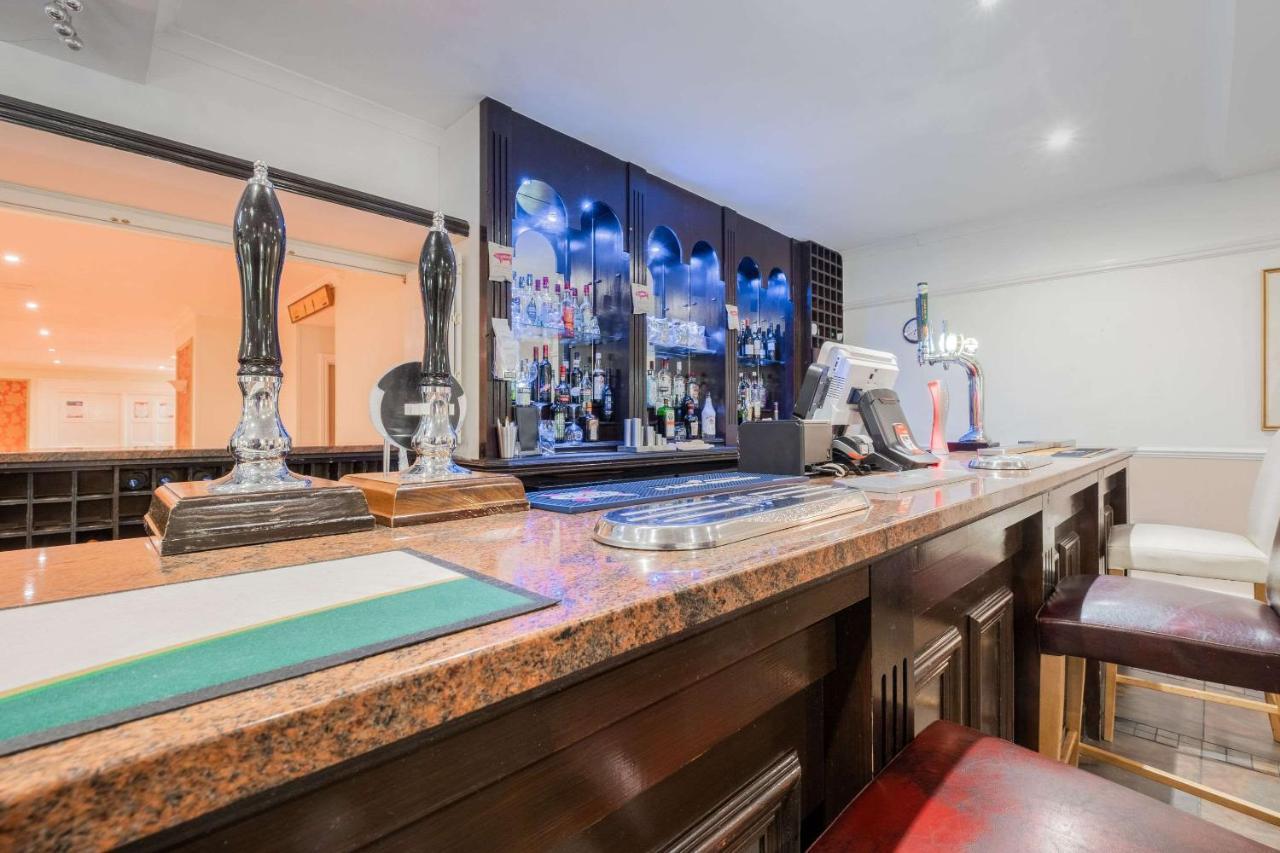 Ramada By Wyndham Cheltenham Golden Valley 외부 사진