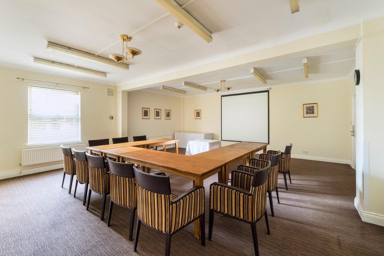 Ramada By Wyndham Cheltenham Golden Valley 외부 사진