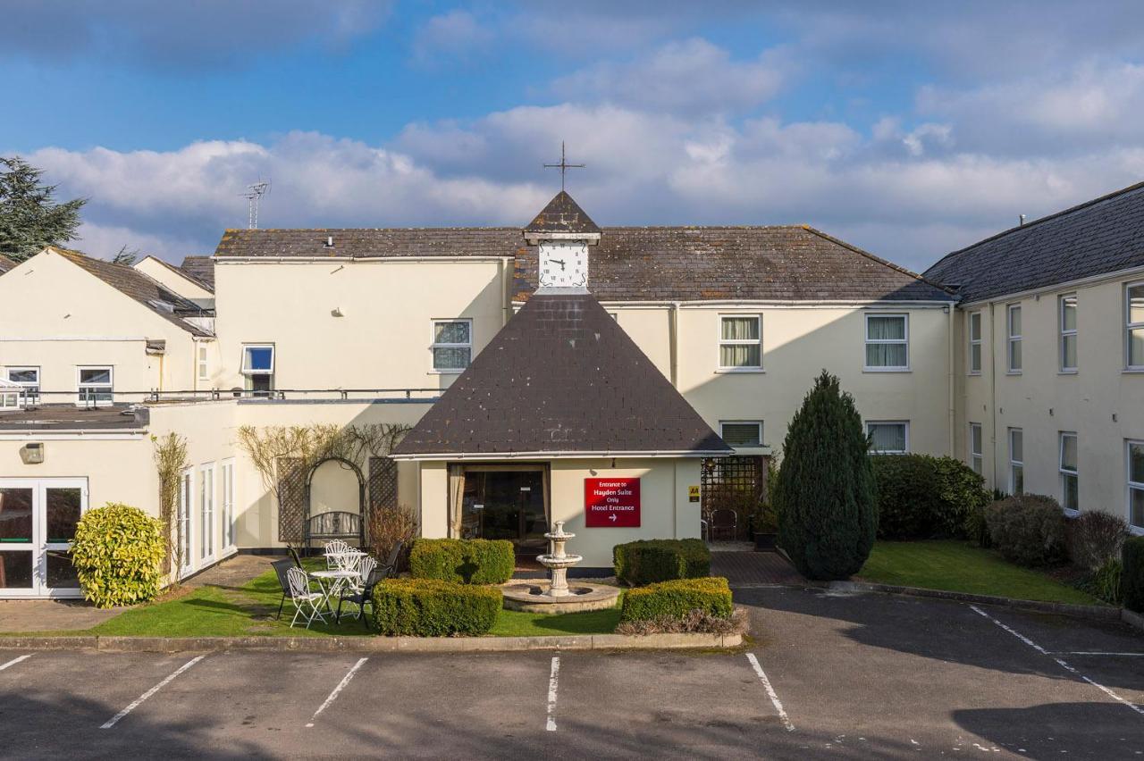 Ramada By Wyndham Cheltenham Golden Valley 외부 사진