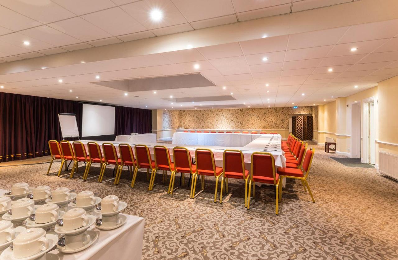 Ramada By Wyndham Cheltenham Golden Valley 외부 사진