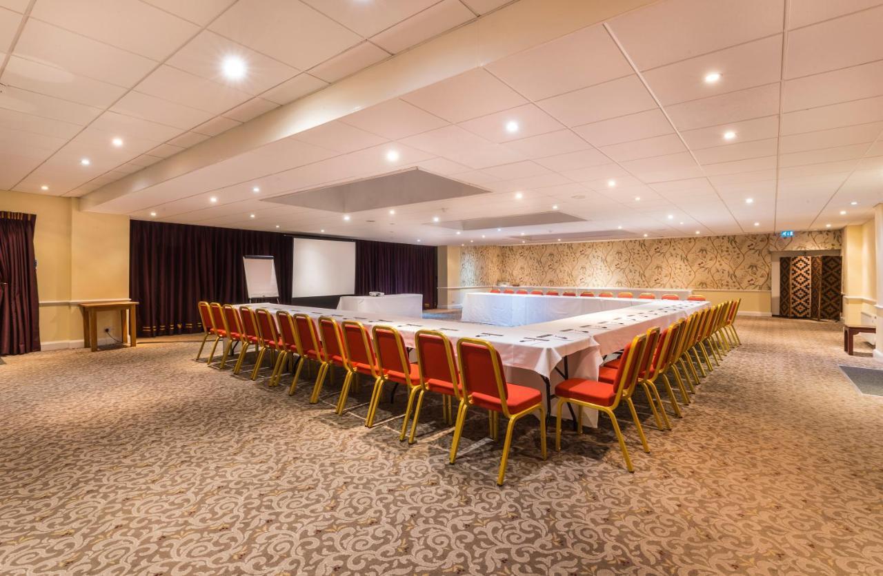Ramada By Wyndham Cheltenham Golden Valley 외부 사진