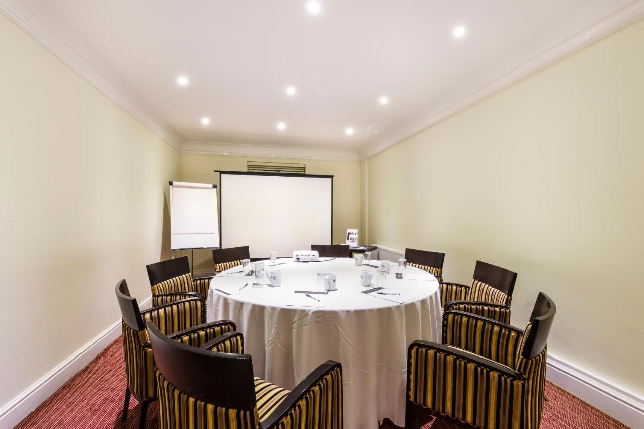 Ramada By Wyndham Cheltenham Golden Valley 외부 사진