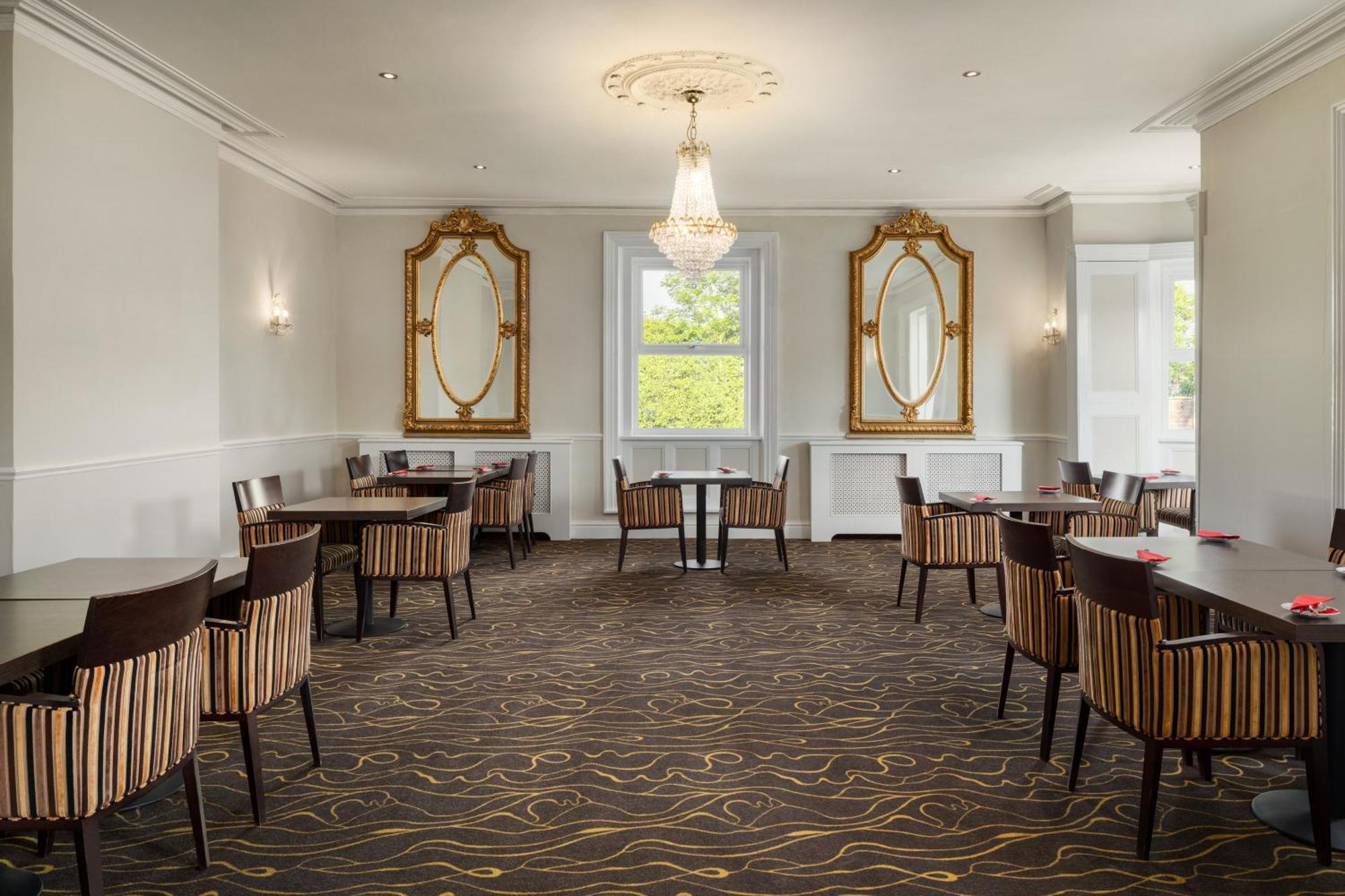 Ramada By Wyndham Cheltenham Golden Valley 외부 사진