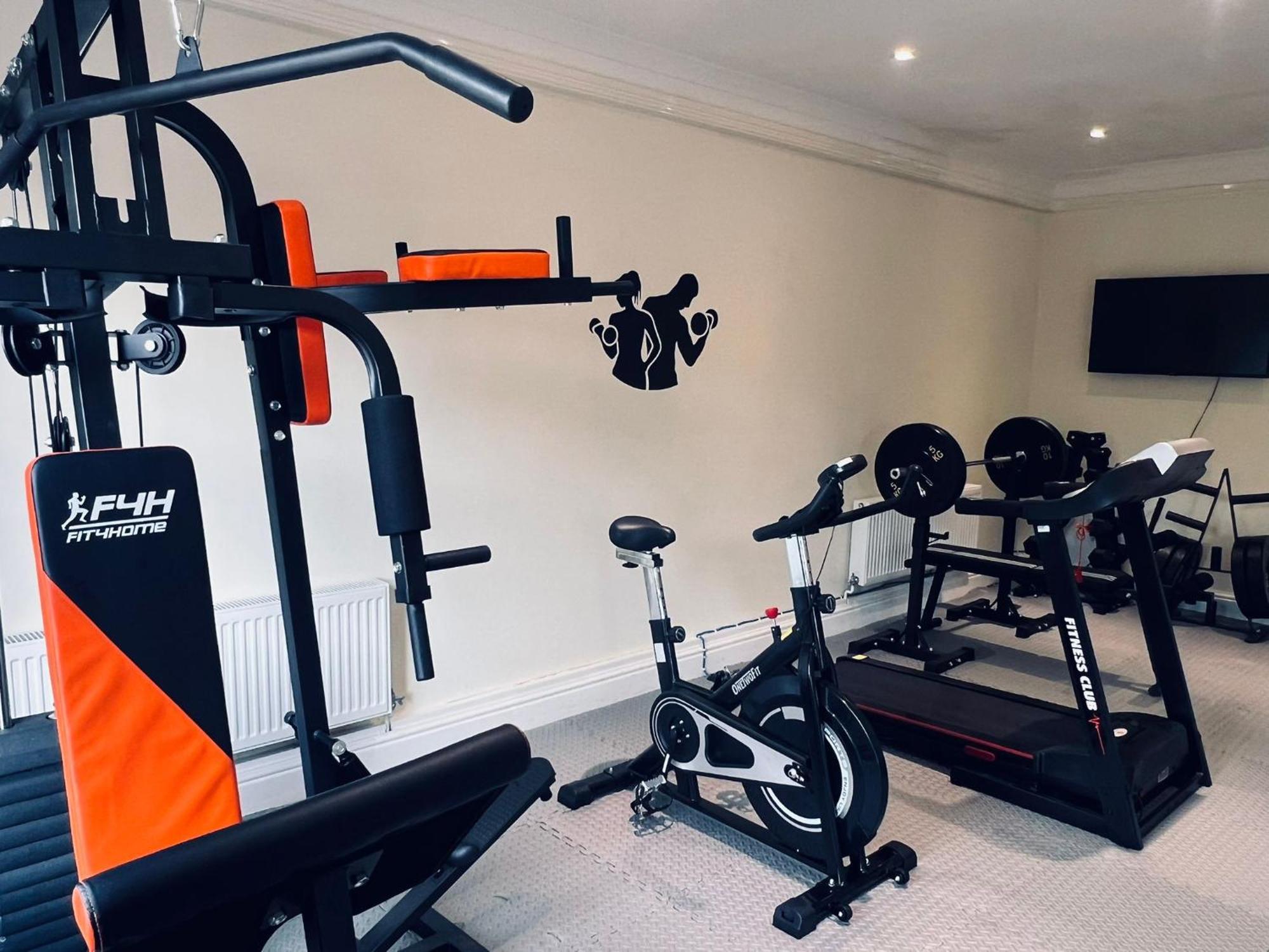 Ramada By Wyndham Cheltenham Golden Valley 외부 사진