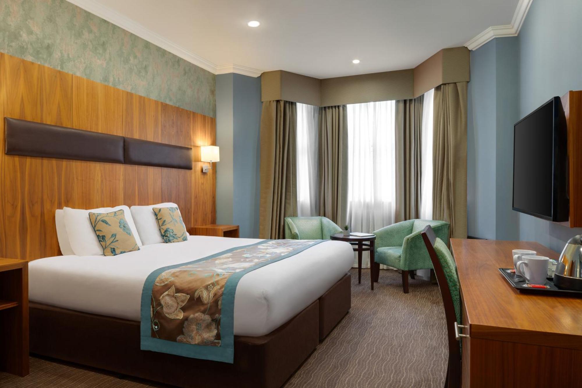Ramada By Wyndham Cheltenham Golden Valley 외부 사진