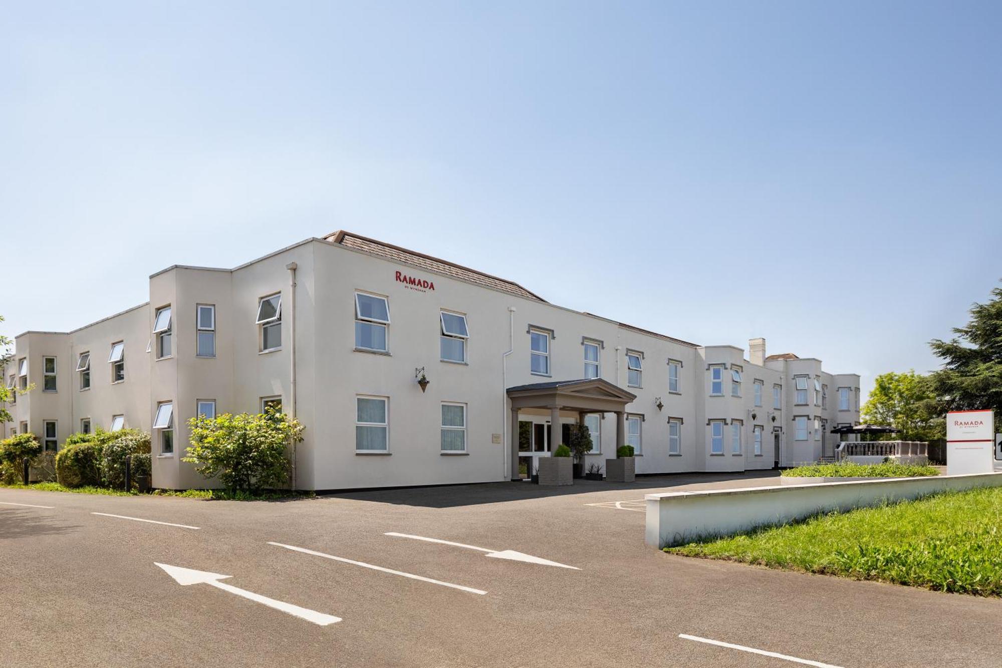 Ramada By Wyndham Cheltenham Golden Valley 외부 사진