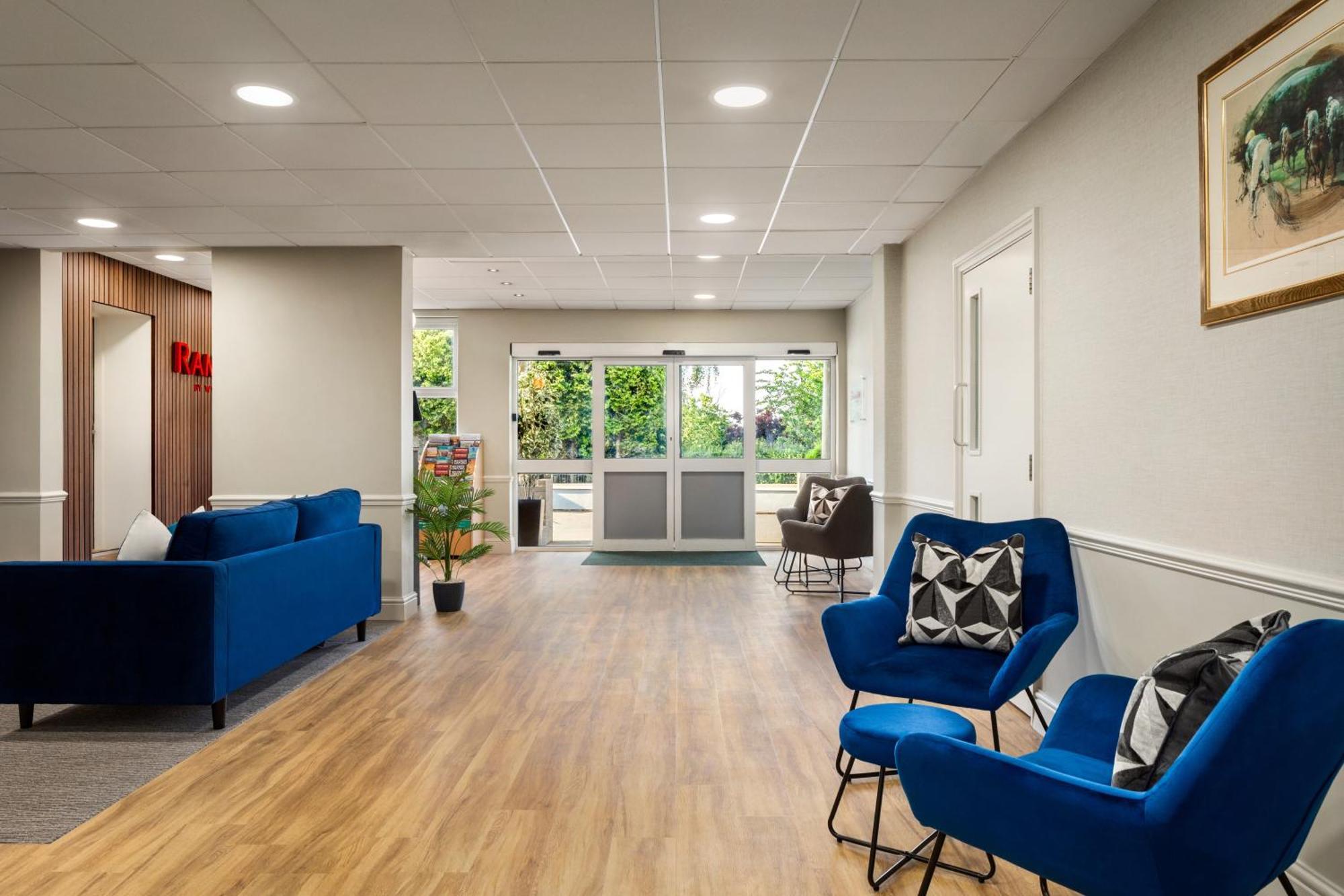 Ramada By Wyndham Cheltenham Golden Valley 외부 사진