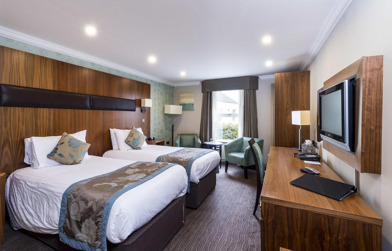 Ramada By Wyndham Cheltenham Golden Valley 외부 사진