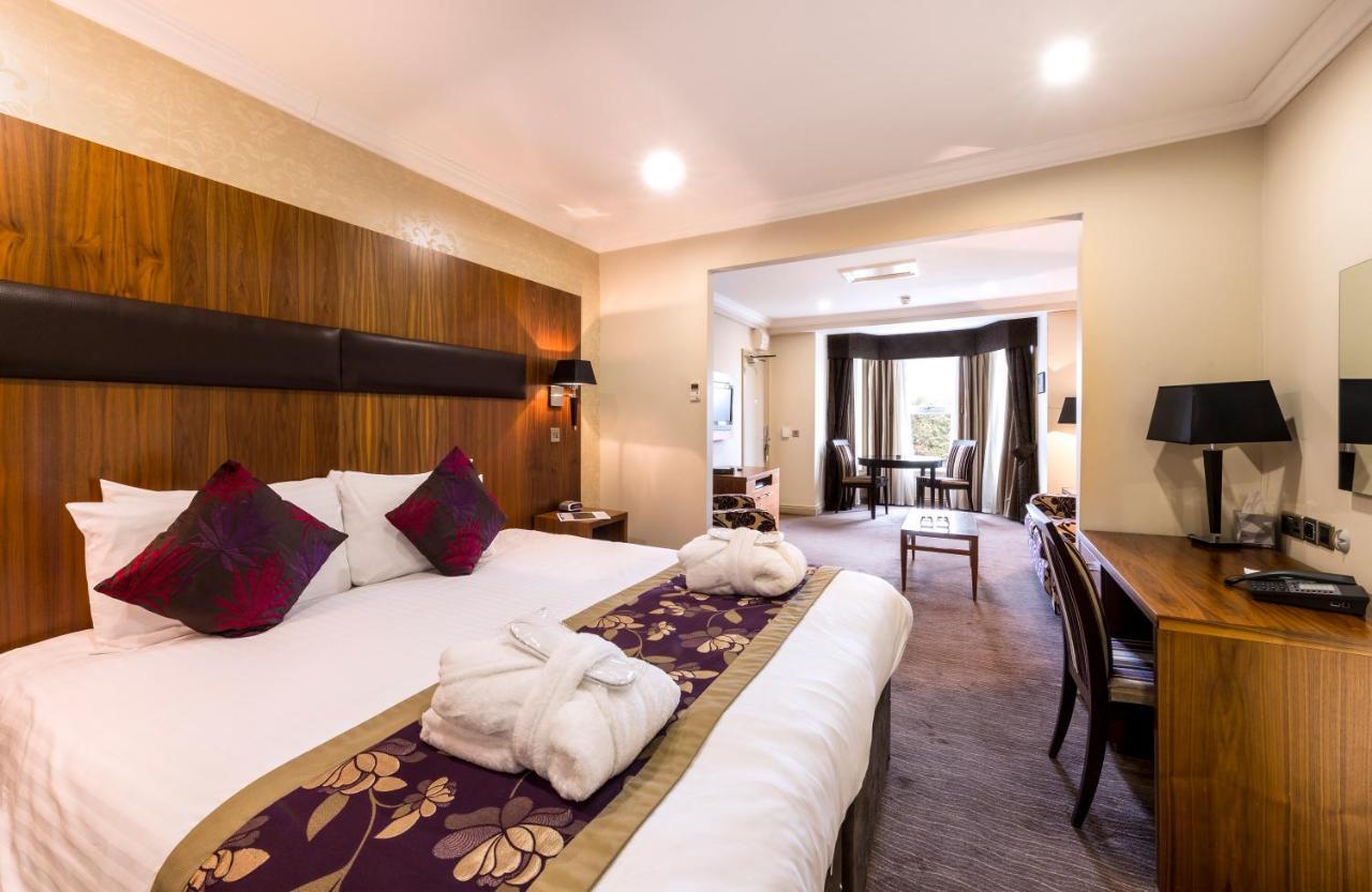 Ramada By Wyndham Cheltenham Golden Valley 외부 사진