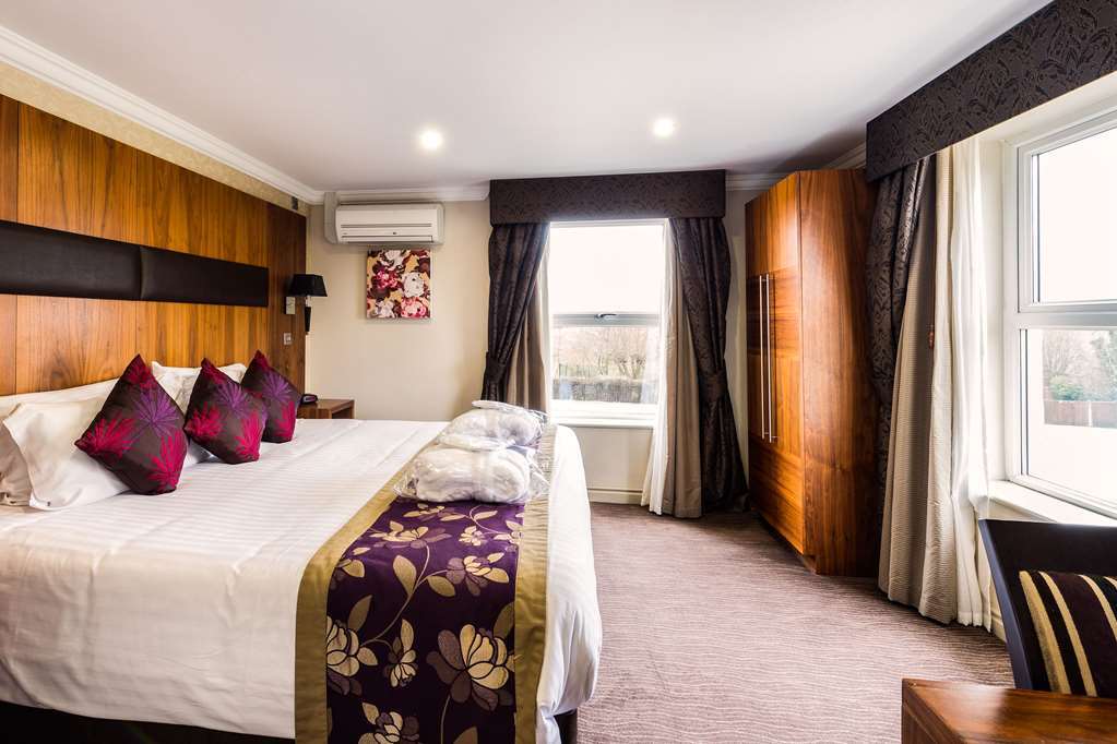 Ramada By Wyndham Cheltenham Golden Valley 객실 사진