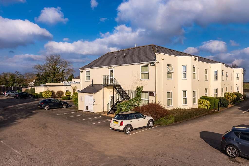 Ramada By Wyndham Cheltenham Golden Valley 외부 사진